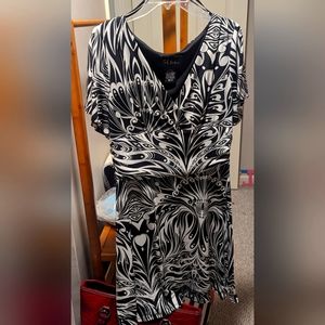 Black and white short sleeve dress